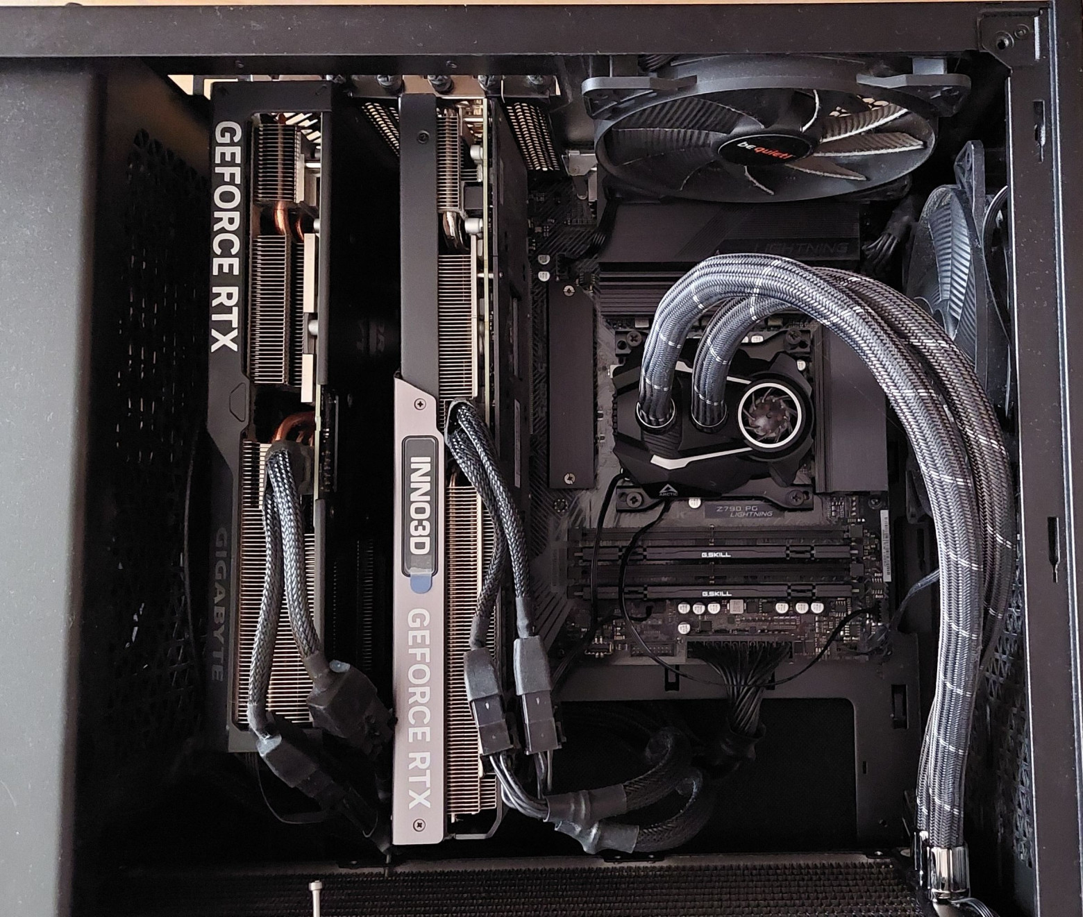 Две RTX 4070 Super и Ti в горизонтальном корпусе.